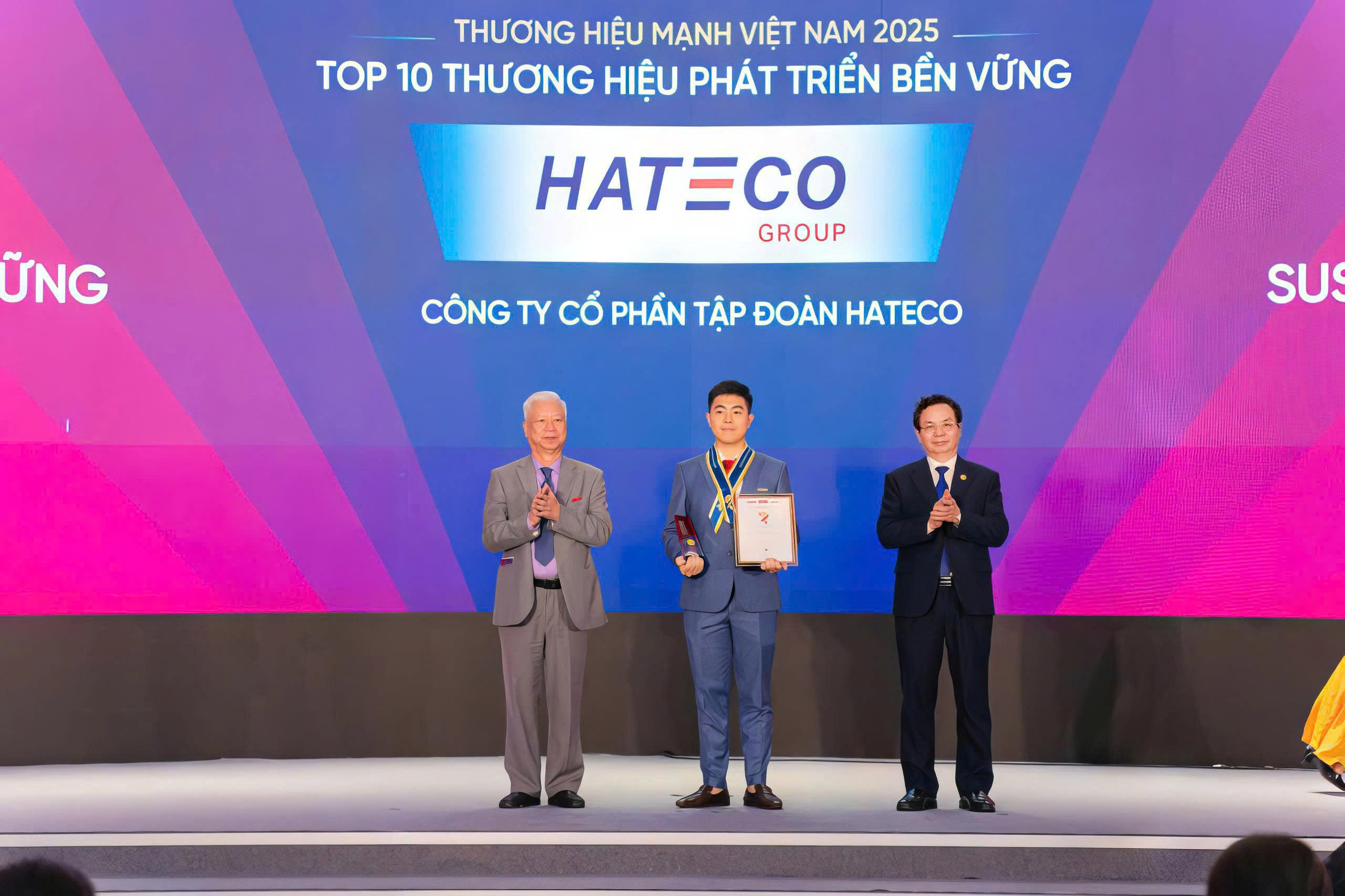 HATECO GROUP ĐƯỢC VINH DANH TOP 10 THƯƠNG HIỆU  PHÁT TRIỂN BỀN VỮNG 2025